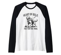 Heart of Gold Feet on The Trail Golden Retriever Hiking Mom Raglan Baseball Tee