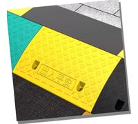 Heavy Duty Rubber Curb Ramp for Wheelchairs and Scooters, Non-Slip Design for Driveways, Durable Access Solution for Vehicles, 50x22x5cm