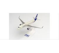 Herpa Wings Snapfit Kit Airbus A320neo SAS SE-ROX 1:200 Diecast Model 612708