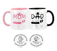Hojalis New Mum Dad Coffee Mugs Set with 1 Double-Sided Decision Coin, Mummy and Daddy Mugs, Pregnancy Gift for Mum Expecting, New Mummy Daddy Gifts, Couple Gifts for Parents Frist Time Mom Dad (D)