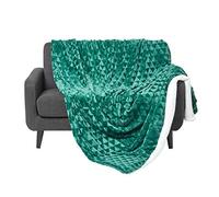 HOMESCAPES Patterned Sherpa Fleece Throw Blanket - Soft Velvet Sofa Throw, Warm Fluffy Blanket For Beds, Thick & Cosy Reversible Blankets, Triangular Geometric Design - Emerald Green, 160 x 200cm