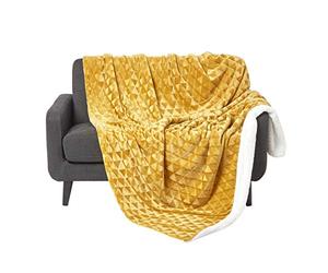 HOMESCAPES Patterned Sherpa Fleece Throw Blanket - Soft Velvet Sofa Throw, Warm Fluffy Blanket For Beds, Thick & Cosy Reversible Blankets, Triangular Geometric Design - Mustard Yellow, 160 x 200cm