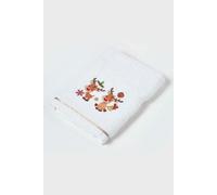 HOMESCAPES Reindeer Embroidered Christmas Towel 100% Cotton White Hand Towel with Decorative Festive Design Guest Towel for Bathroom or Xmas Gift