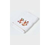 HOMESCAPES Reindeer Embroidered Christmas Towel 100% Cotton White Hand Towel with Decorative Festive Design Guest Towel for Bathroom or Xmas Gift