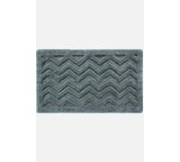 HOMESCAPES Super Absorbent Soft ‘Sandwood’ Grey Bathmat with Plush Chevron Geometric Pattern and Non Slip Latex Backing, 50 x 80 cm Large Shower Mat Machine Washable