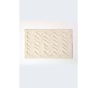 HOMESCAPES Super Absorbent Soft ‘Sandwood’ White Bathmat with Plush Chevron Geometric Pattern and Non Slip Latex Backing, 50 x 80 cm Large Shower Mat Machine Washable