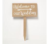 HOMESCAPES Wedding Welcome Sign - Arrow Directional Wood Decor Plaque | Durable 100% MDF construction with integral ground stake. Tactile wood-grain finish ideal for outdoor wedding decorations.