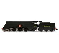 Hornby R30455 SR - Merchant Navy Class 4-6-2-21C9 'Shaw Savill' WWII VE Day 80th Anniversary Collection Steam Locomotive Era 4 Model Train