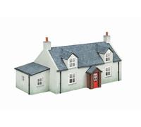Hornby R7295 OO Gauge Scottish Croft - Model Railway Accessories, Miniature Diorama Scenery for Hornby Train Sets - Lifelike Train Scottish Croft Model - Scale 1:76, White