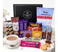 Hot Chocolate Gift Set - 8 Sachets, Mini Marshmallows, Stirrer & Biscuits