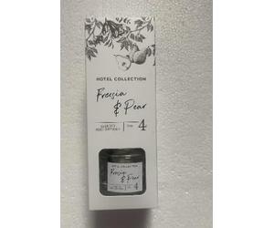 Hot Collections No.4 Freesia and Pear Scented Reed Diffuser, 100ml (1)