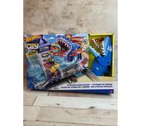 Hot Wheels City Track Set and 1:64 Scale Toy Car, Shark Escape, Multi-Level Playset