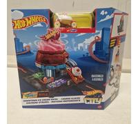 Hot Wheels City Downtown Ice Cream Swirl (Parlour) Set With 1 Car Included