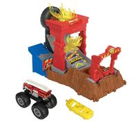 Hot Wheels Monster Trucks Fire Crash Challenge Playset with 1 Truck, 4+