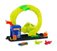 Hot Wheels Toy Car Track Set, Snake Gas Station Playset with 1:64 Scale Die-Cast Vehicle, 2 Ways to Play, Corkscrew Loop & Speed Snap Track