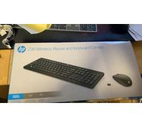 HP - PC Keyboard and mouse 230 wireless, up to 12 months of autonomy, low-noise keyboard, speed dial and 12 functions, numeric keyboard, mouse up to 1600 dpi, slide wheel, black