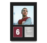 HWC Trading Bobby Moore Gifts Printed Signed Autograph Picture for Football Fans and Supporters - A4 Portrait