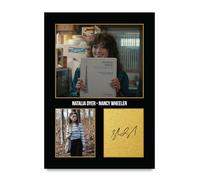HWC Trading Natalie Dyer Stranger Things Nancy Wheeler Gifts Printed Signed Autograph Picture for TV Show Fans - A4 Print Only (ID-005214)
