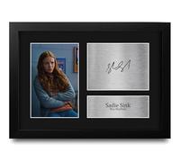 HWC Trading Sadie Sink Stranger Things Max Mayfield Gifts Printed Signed Autograph Picture for TV Show Fans - A4 Framed