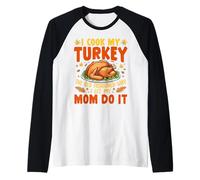 I Cook My Turkey The Old Fashioned Way I Let My Mom Do It Raglan Baseball Tee