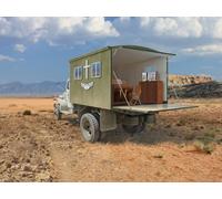 Icm 1-35 Scale Wwii British Army Mobile Chapel With Accessories Model Kit