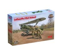 ICM 32017 Luftwaffe Pilot School 1:32 Model Kit