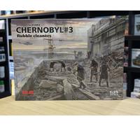 ICM35903 - ICM 1:35 - Chernobyl#3 Rubble Cleaners 5 Figs