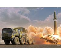 Trumpeter Model Kit M1001 with M790 Erector Launcher Trailer 1:35 scale