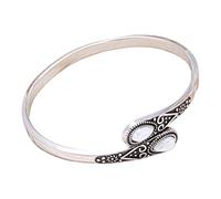 Inlaid Imitation Green Retro Adjustable Opening Friendly Alloy Couple Bracelet Hoop Earring Small (White, One Size)