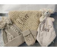 inspired creative design Personalised Baby Gift Set with Blanket, Knitted Hat and Mittens, Cute Comforter, Personalised Baby Gift (Natural)