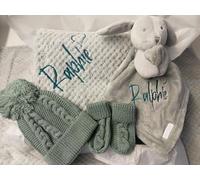inspired creative design Personalised Baby Gift Set with Blanket, Knitted Hat and Mittens, Cute Comforter, Personalised Baby Gift (Grey)