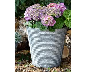 Ivyline Ribbed Galvanised Iron Planter with Built in Drainage - Frost Proof & UV Stable - Decorative Rust Resistant Outdoor Flower Pot - H28cm x D32cm