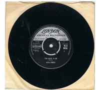 Jack Jones - The Race Is On / I Can't Believe I'm Losing You [7" Vinyl]