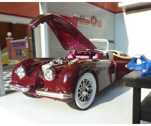 Jaguar XK120 Convertible Red Burago 1:24 Detailed G LGB Scale Classic Model Car