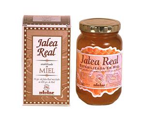 JALEA REAL con miel 500g is a versatile honey for hot drinks and recipes. It can partially replace white sugar in all kinds of preparations. The weight is 500 grams It has been developed with eye