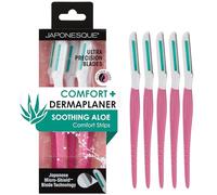 JAPONESQUE INSTANT SOFT, GLOSSY SKIN: The Japanese Dermaplaner Comfort + combines ultra-precise Japanese blades and a soothing aloe strip that visibly shines your skin