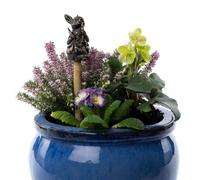 Jardinopia Beatrix Potter Peter Rabbit Eating Radishes Cane Or Stake Topper (Ccbp0001) - L4 X W5 X H9 Cm