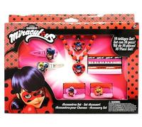 Joytoy 65979 ACCESSOIRESSET 18TL Miraculous: Tales of Ladybug & Cat Noir Figures & Characters Accessory Set, 18 Pieces. in Gift Box 28 x 3 x 22 cm, red, Black