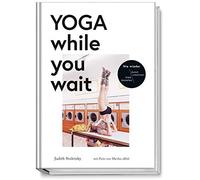 Judith Stoletzk Yoga while you wait - Nie wieder blöd dastehen/ dumm (Hardback)
