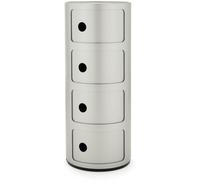 Vier gewinnt: Componibili 4985 von Kartell Schon einmal ein Multitalent aus nächster Nähe begutachtet? Componibili lässt sich für viele Zwecke verwenden: Vom Badezimmer bis zur Küche. Sie sind auf der Suche nach einem unkomplizierten Nachttischersatz? Auch hierfür eignet sich die Componibili Aufbewahrung. Sie können zwischen den Varianten Weiß und Silber wählen. Sie können sich nicht entscheiden? Dann bestellen Sie doch einfach beide! Die Kombination aus Weiß und Silber hat schließlich noch keiner Wohnung geschadet. Ein Klassiker Die Tatsache, dass Componibili fast schon vor einem halben Jahrhundert entworfen wurde und heute noch genauso beliebt ist wie damals, macht das Aufbewahrungsschränkchen zu einem echten Designklassiker. Die Designerin, die hinter Componibili steht, ist Anna Castelli Ferrieri, die Ehefrau von Kartell-Firmengründer Fiulio Castelli. Ihr berühmtester Entwurf, das Componibili Schränkchen, wird noch heute in unveränderter Form bei Kartell produziert und findet sich in dauerhaften Designausstellungen - beispielsweise im Museum of Modern Art in New York und im Centre George Pompidou in Paris. Kartell - Kunststoff für die Kunst Das italienische Unternehmen Kartell gehört zu den schillerndsten Marken in der Welt des Designs. Die formschönen Produkte made in Milano bringen industrielles Know-how und ausgefallene Designsprache in Einklang, was dem Hersteller auf internationaler Bühne großes Ansehen eingebracht hat. Dabei sind es vor allem die berühmten Kunststoffmöbel, die bereits Kultstatus erreicht haben. Material und Format Die Componibili Elemente werden aus pflegeleichtem ABS-Kunststoff gefertigt. Um ein einfaches Öffnen der Schubladen zu ermöglichen, ist jede mit einem Griffloch ausgestattet. Die Kartell Aufbewahrung ist 77 cm hoch, der Durchmesser beträgt 32 cm und Sie können sie in den Farben Weiß und Silber bestellen.