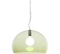 Stimmungsmacher: FL/Y Pendelleuchte von Kartell Die FL/Y Pendelleuchte von Designer Pietro Ferruccio schwebt wie eine bunte Seifenblase im Raum. Mit ihrem schlichten, harmonischen Design setzt sie stilvolle Akzente in schillernden Farben. Sie strahlt das Licht blendfrei nach unten, während der farbige Schirm irisierende Reflektionen und ein wundervolles Stimmungslicht erzeugt. Allein oder in Gruppen aufgehängt, fasziniert die FL/Y durch ihr faszinierendes Spiel mit Licht und Farbe! Neben den hier gezeigten transparent farbigen Varianten bieten wir die F/LY Leuchte auch in undurchsichtigem Weiß und Schwarz sowie in edlen Metallictönen an. Ferruccio Laviani Ferruccio Laviani begann zunächst das Handwerk des Geigenbauers zu erlernen, brach die Lehre jedoch ab, um dann am Polytechnikum in Mailand Architektur und Design zu studieren. Bereits 1983 hatte er für den Designer Michele De Lucci gearbeitet und wurde später dessen Partner. 1991 macht er sich schließlich selbstständig und feierte mit dem Messeauftritt von Kartell auf der Salone internazionale del mobile einen großen Erfolg. In den Folgejahren entwickelte er unter anderen die berühmte Deckenleuchte Fly und die beliebten Tischleuchten Bourgie und Battery. Technische Details • Ø 520 mm, H: 330 mm • Fassung: E27 • max. Leistung: 25 W Energiesparleuchte globolux / 15 W LED-Leuchtmittel • Schutzgrad: IP 20 • Spannung-Volt: 250 • Werkstoff: durchgefärbtes Polykarbonat • Inklusive LED-Leuchtmittel der Energieeffizienzklasse A Die wunderschöne F/LY Leuchte ist in sechs schönen Farbvarianten verfügbar.