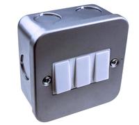 kenable Single Gang Metal Clad Steel 3 Way Light Switch with 5 Cable Entry Points 20mm Trunking Compatible Silver