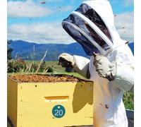 Kisangel 20pcs Plastic Beehive Number Labels Hanging Tags Digital Signs Beekeeping Box Markers Farm Equipment for Hive Classification and Identification Random Color