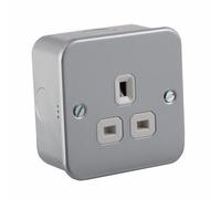 KnightsBridge 1G DP 13A Metal Clad 230V UK 3 Pin Un-Switched Electric Wall Socket