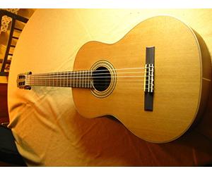 La Mancha 211279 Classical 4/4 classical guitar LEFT HANDED Small Neck Canadian Solid Cedar Top
