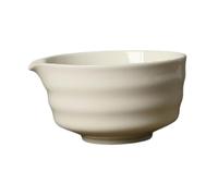 LeeQinersw Traditional Matcha Tea Whisking Bowl with Pouring Spout, Handcrafted Ceramic Chawan with Ripple Texture, Japanese Tea Bowl for Mixing Matcha, Matcha Green, White