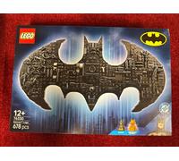 LEGO DC Batman Logo - Superhero Toy w/ 2 Collectible Minifigures - 3D DIY Wall Art or Room Decor - Gift Idea for 12+ Year Old Boys & Teenage Movie Fans - 76330
