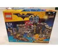 LEGO Batman Movie 70909 Batcave Break In 1047 Pieces Batman Penguin Retired