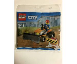 Lego City Tractor and Worker 30353 New Sealed Polybag