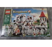 LEGO Kingdoms 7946 King's Castle 933 Pieces Lion Dragon Knights Retired